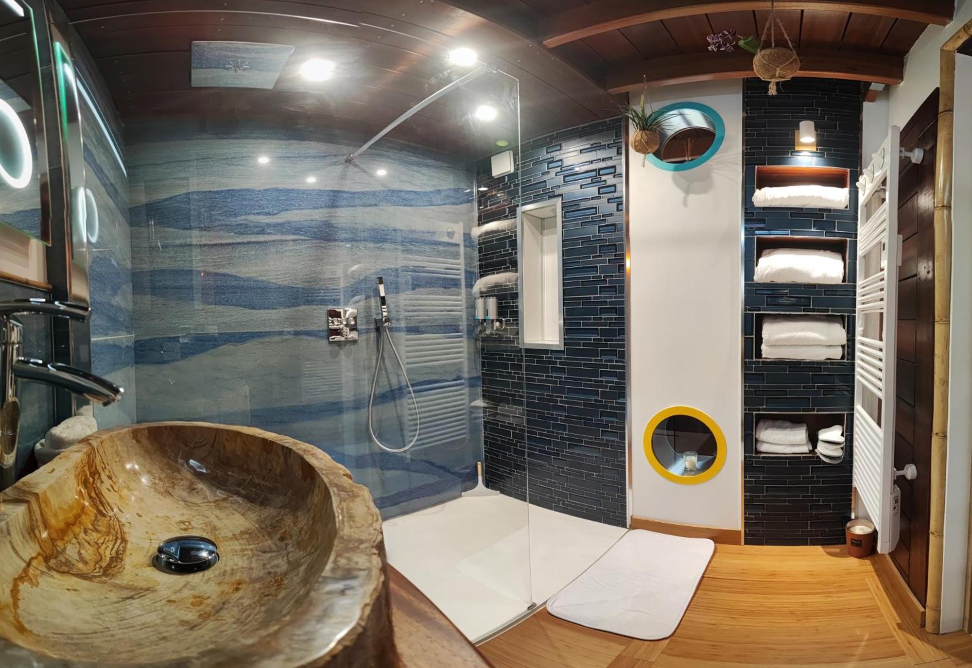 La Kaz Rhumantique Sauna And Spa Privatif La Rivière-Saint-Sauveur Εξωτερικό φωτογραφία